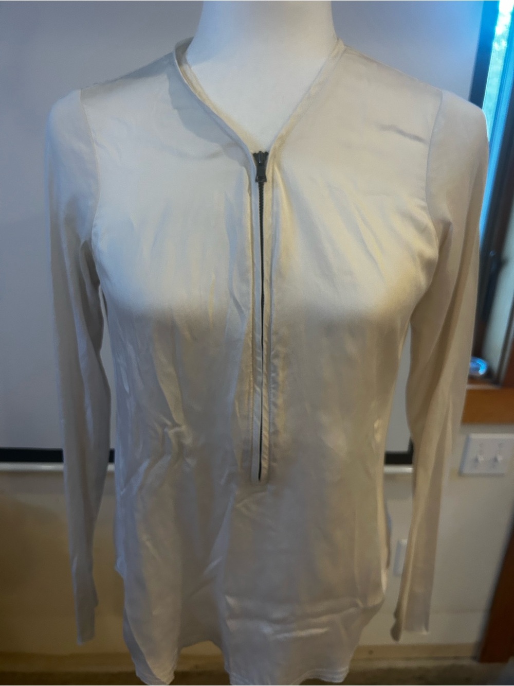 GO BY GO SILK Cream Long Sleeve Zip Front Top